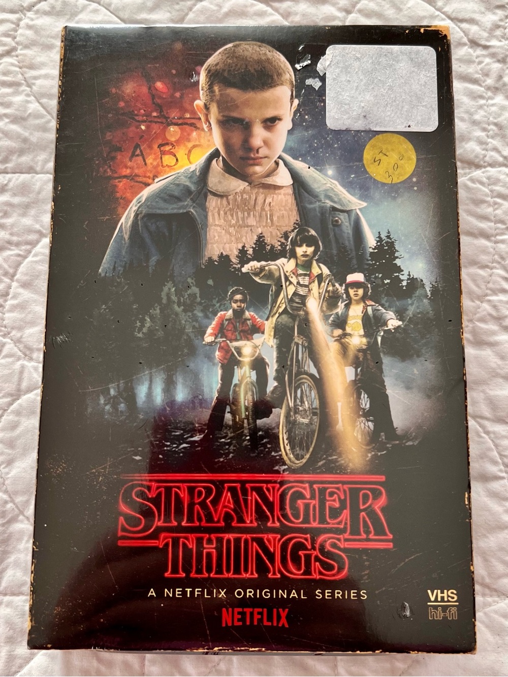 NEW Netflix Stranger Things Season 1 Collector’s Edition 4-DVD Set Retro Style
